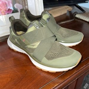 NWOT Tiem cycling shoes-clips included